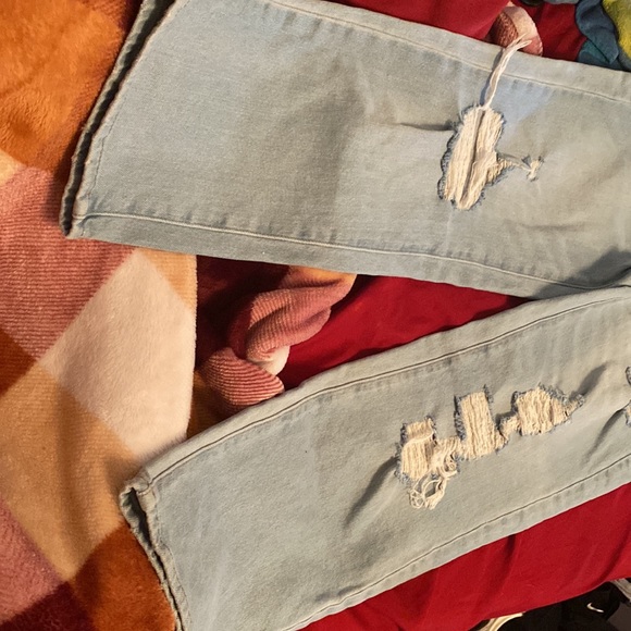 These are basically brand new size 7 jeans Only been worn 1 time - Picture 2 of 3